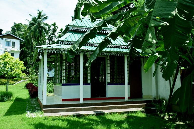 In-House Dining and Campus Area
